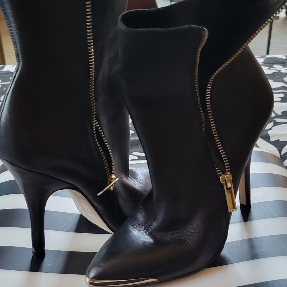 Beautiful real leather Booties